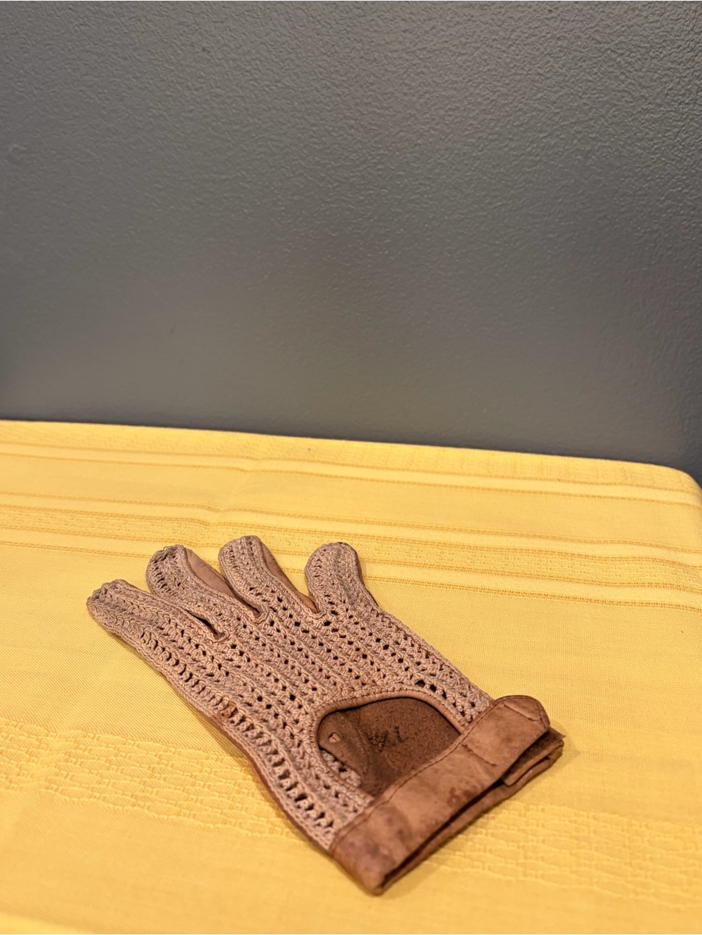 Single Right-Hand Vintage Driving Glove Crochet Back Peccary Size 7.5